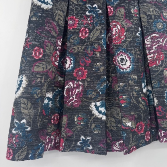 Loft Ann Taylor Skirt Women 8 Gray Metallic Floral Pleated Fairy Office Short - Picture 2 of 10
